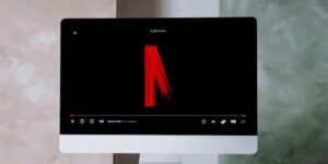 Netflix subscriber growth 325 million